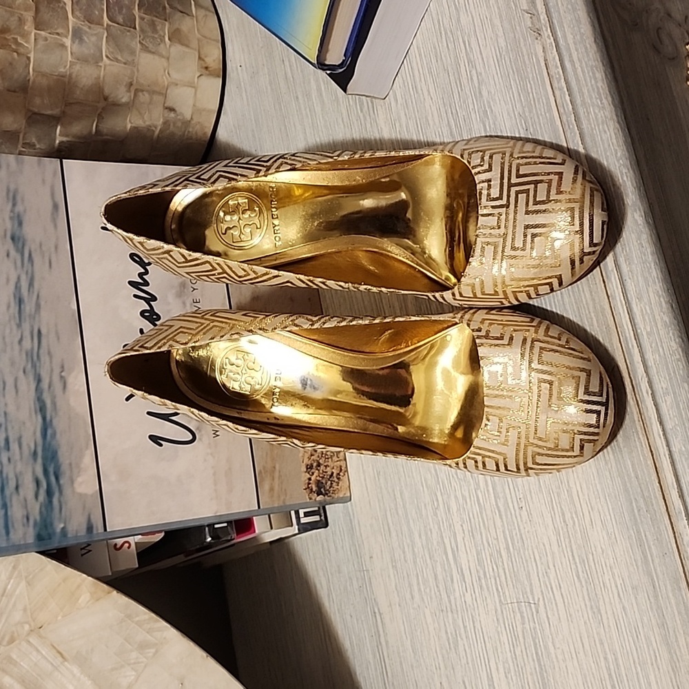 Tory Burch  Gold heels size 81/2